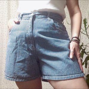 Mom Shorts - high rise - stripe denim